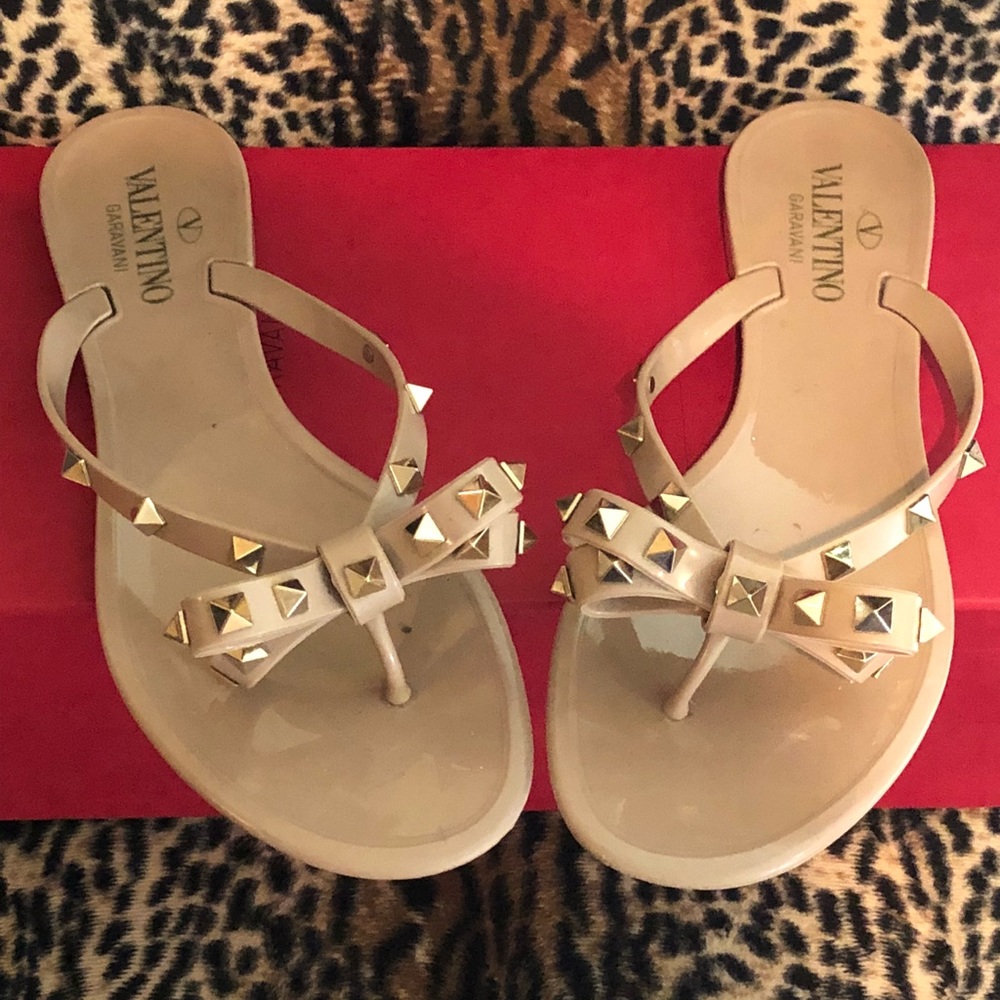 Valentino  Rockstud  pvc thong sandal